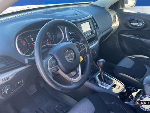 Used 2016 Jeep Cherokee Sport image 17