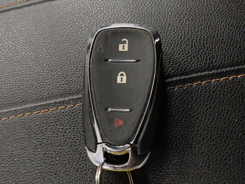 Used 2021 Chevrolet Traverse LS FWD image 32