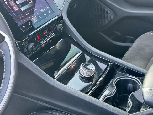 Used 2023 Jeep Grand Cherokee L Laredo image 29