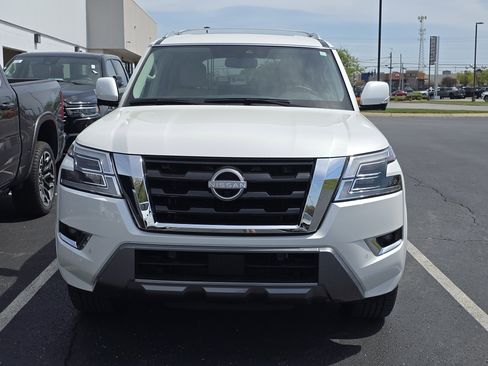 Used 2024 Nissan Armada SL w/ Captain's Chairs Package image 8