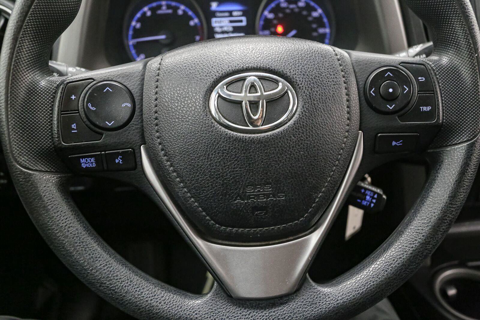 Used 2018 Toyota RAV4 LE w/ All Weather Liner Package AWD/4WD image 29