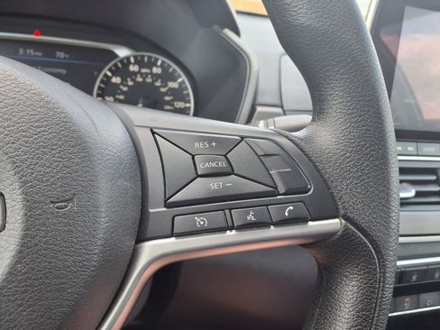 Used 2024 Nissan Altima 2.5 SV FWD image 27