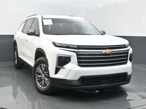 Used 2025 Chevrolet Traverse LT w/ LPO, Floor Liner Package AWD/4WD image 8