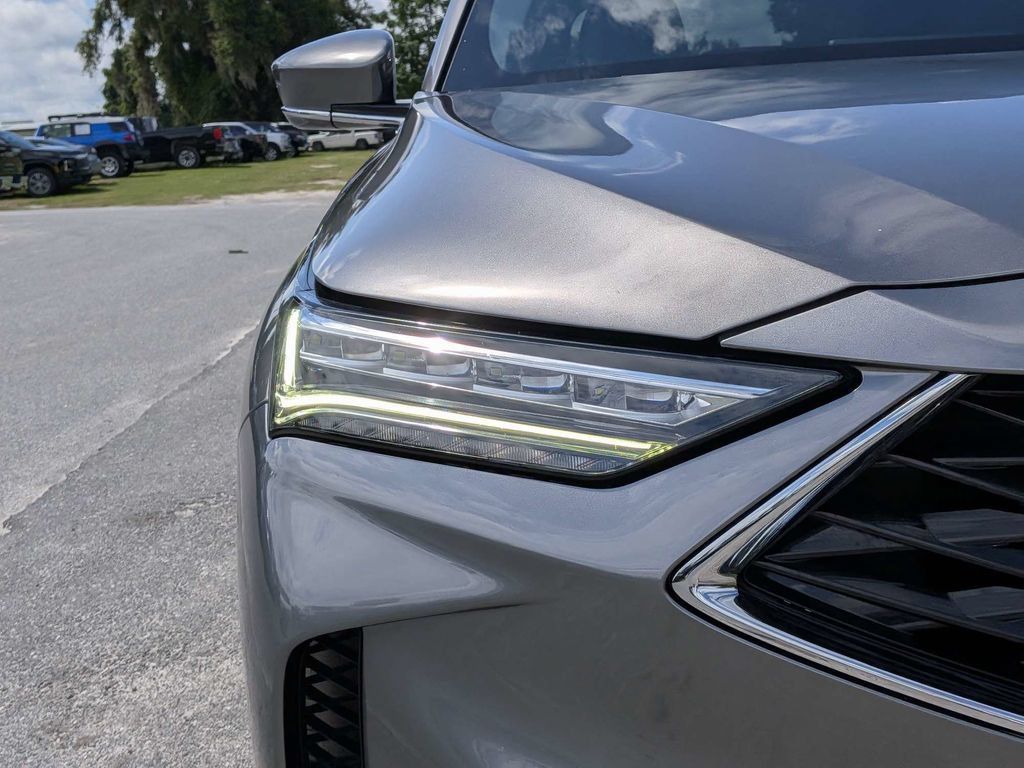 Used 2025 Acura MDX w/ Technology Package FWD image 9