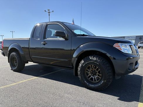 Used 2020 Nissan Frontier S image 3