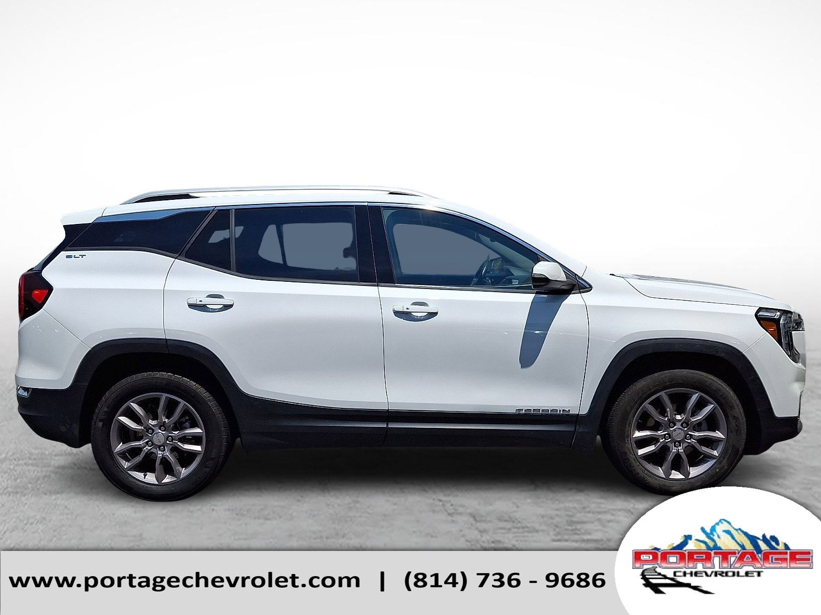 Used 2024 GMC Terrain SLT AWD/4WD image 8