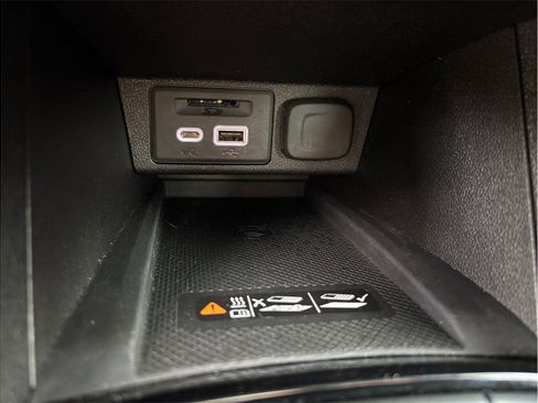 Used 2023 Chevrolet Bolt EUV LT FWD image 29