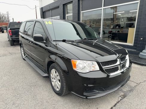 Used 2016 Dodge Grand Caravan SE w/ Quick Order Package 29E SE image 2