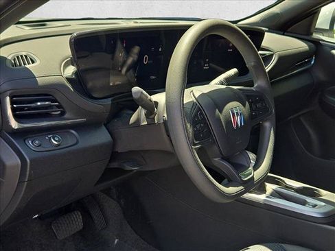 Used 2025 Buick Envista Preferred w/ Advanced Safety Package FWD image 10
