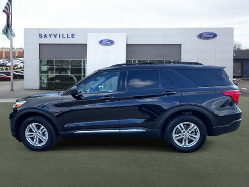 Used 2023 Ford Explorer XLT w/ Equipment Group 202A AWD/4WD image 2