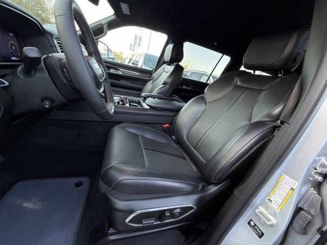 Used 2023 Jeep Wagoneer 4WD image 24