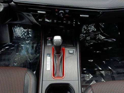 Used 2025 Nissan Kicks SR w/ SR Premium Package FWD image 10