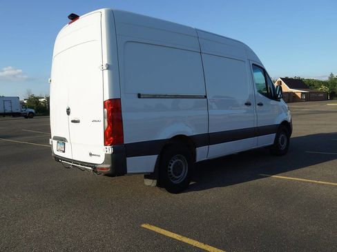Used 2020 Freightliner Sprinter 2500 RWD image 6