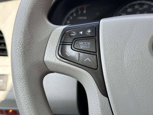 Used 2013 Toyota Sienna LE FWD image 29