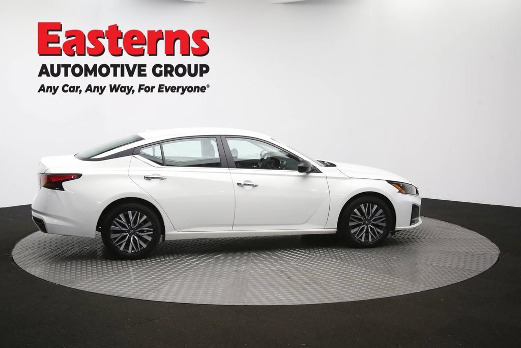 Used 2025 Nissan Altima 2.5 SV FWD image 41