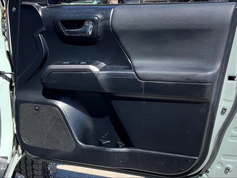 Used 2022 Toyota Tacoma TRD Off-Road w/ TRD Premium Off Road Package image 22