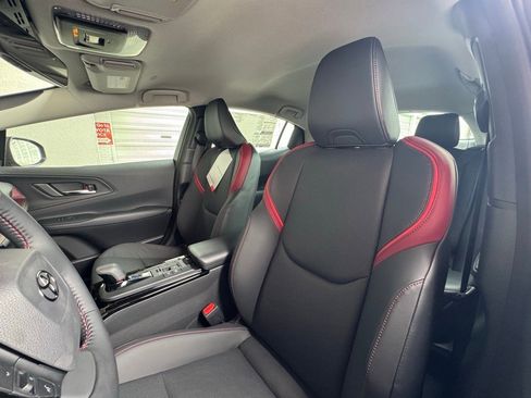 New 2025 Toyota Prius Plug-In Hybrid image 10