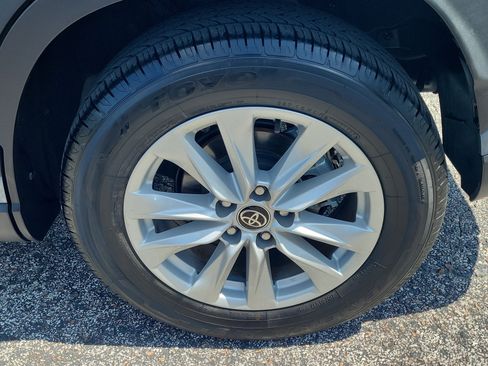 Used 2023 Toyota Corolla Cross LE FWD image 9