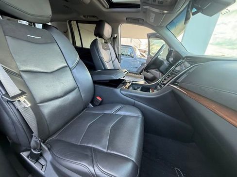 Used 2016 Cadillac Escalade ESV Premium image 28