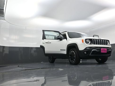 Used 2023 Jeep Renegade Latitude AWD/4WD image 25