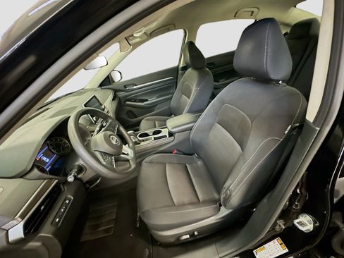 Used 2023 Nissan Altima 2.5 SV FWD image 13
