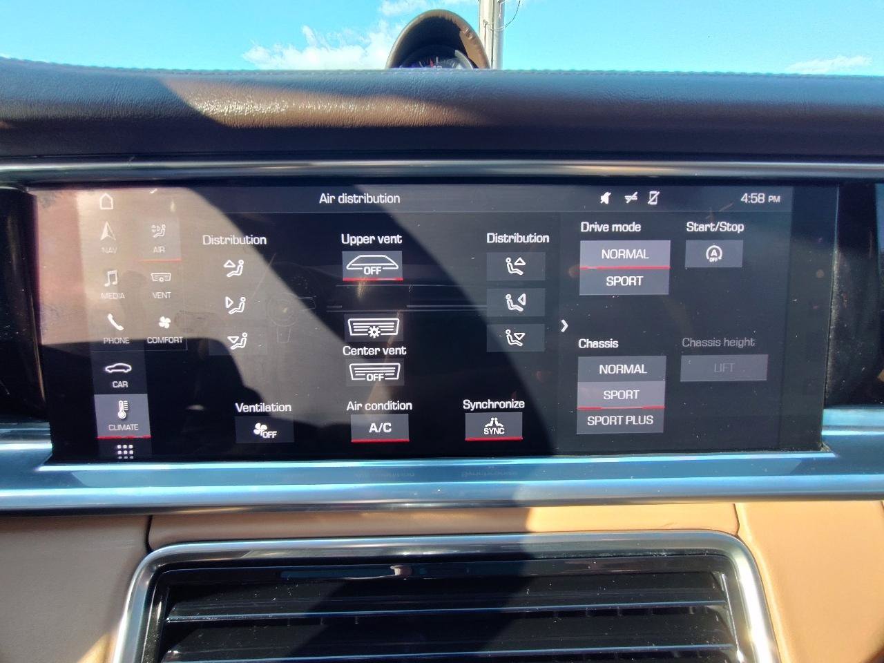 Used 2018 Porsche Panamera RWD image 33