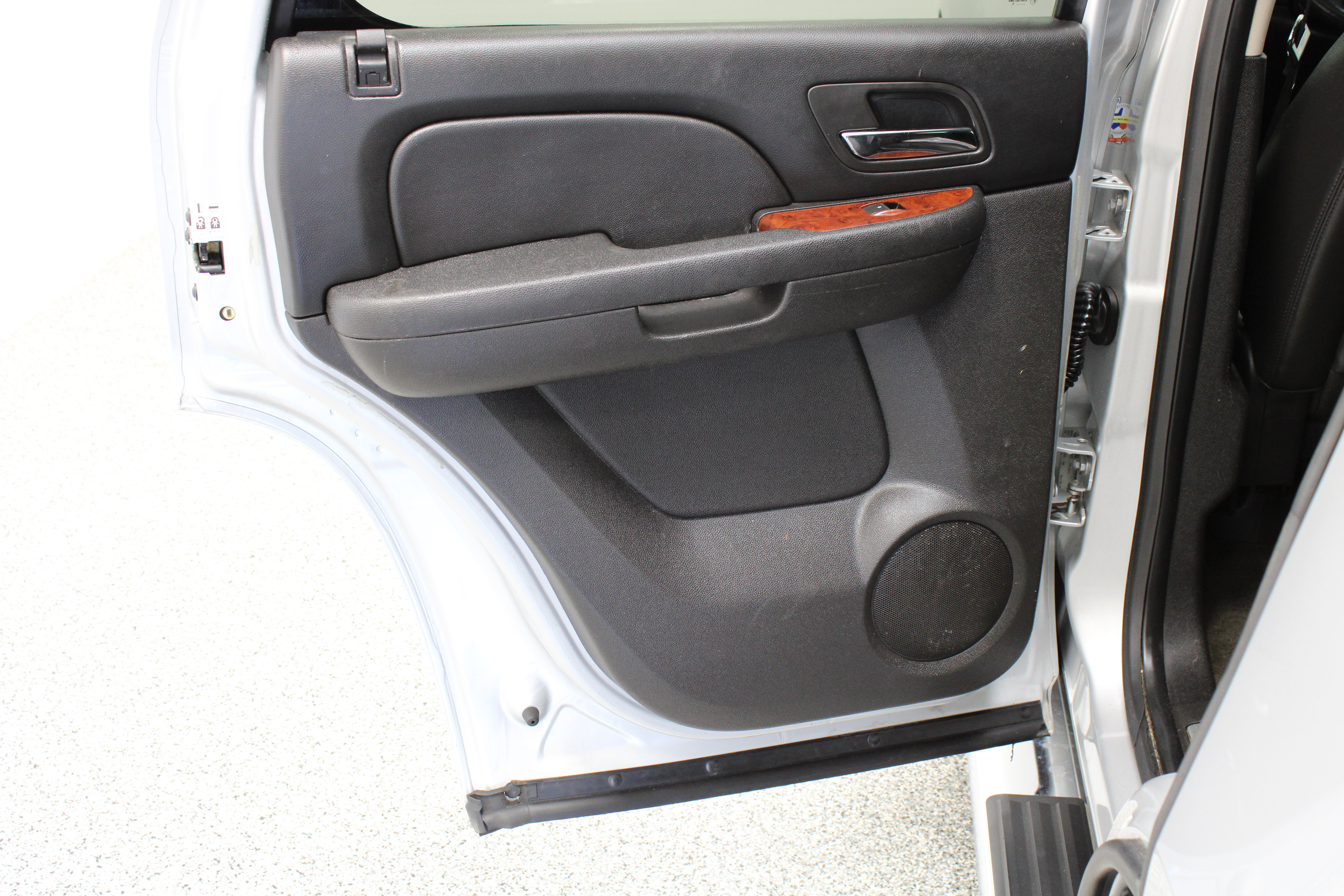 Used 2013 Chevrolet Tahoe LTZ RWD image 27