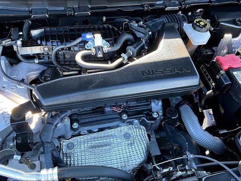 Used 2019 Nissan Rogue SV image 34