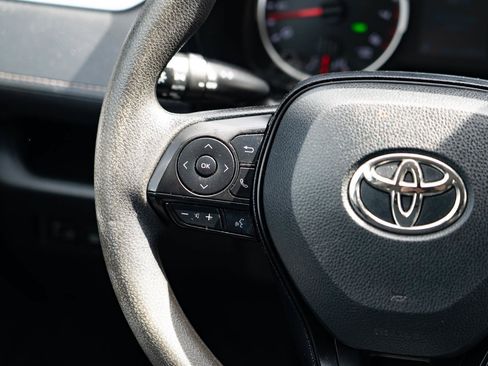Used 2020 Toyota RAV4 XLE FWD image 25