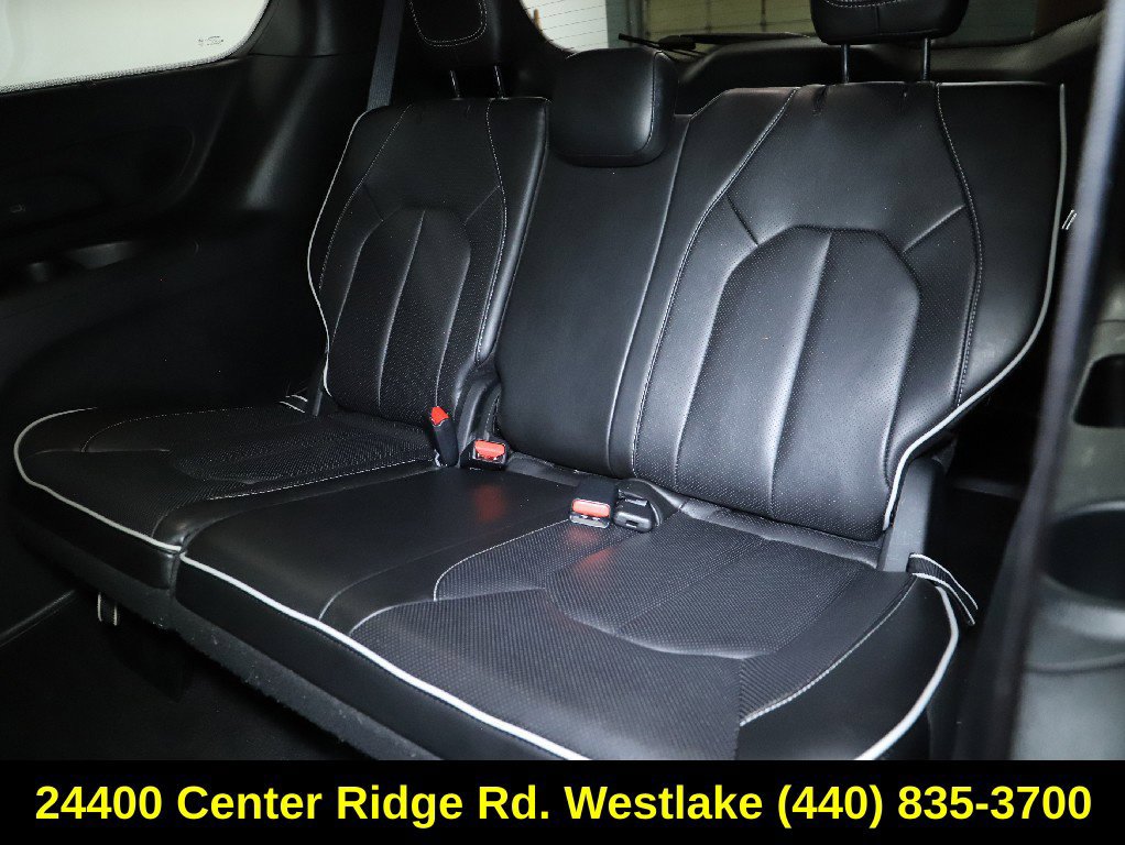 Used 2025 Chrysler Pacifica Limited FWD image 13