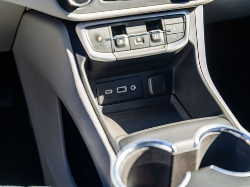 Used 2024 GMC Terrain SLE image 25