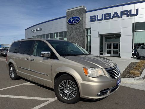 Used 2014 Chrysler Town & Country Touring-L w/ Driver Convenience Group image 1