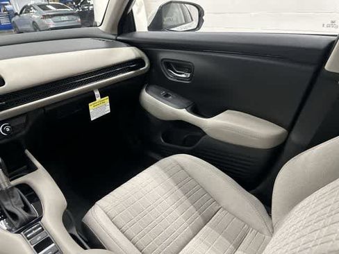 Certified 2027 Honda HR-V LX image 13