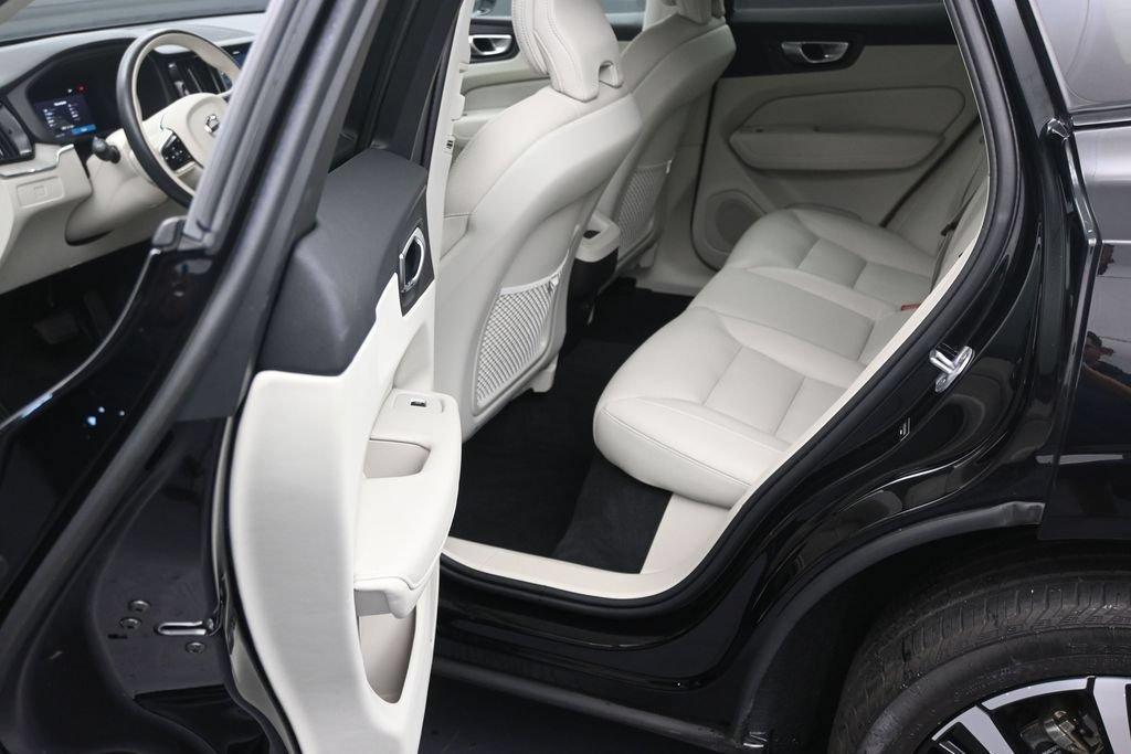 Certified 2024 Volvo XC60 B5 Plus w/ Protection Package Premier AWD/4WD image 12