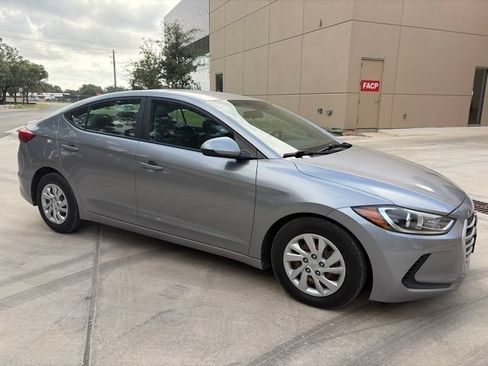Used 2017 Hyundai Elantra SE FWD image 4