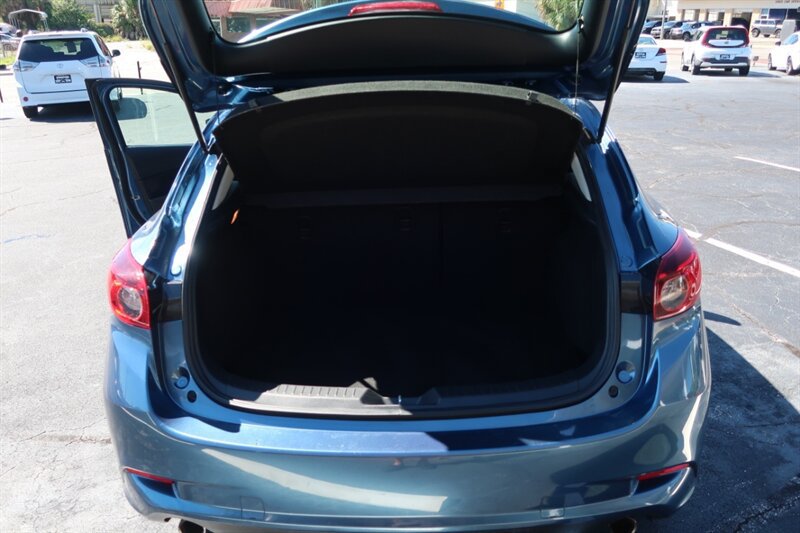 Used 2018 MAZDA MAZDA3 Sport FWD image 28