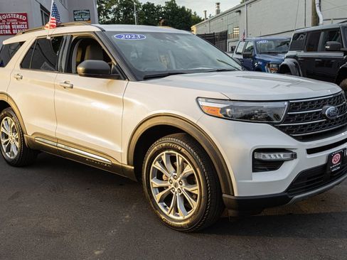 Used 2023 Ford Explorer XLT w/ Equipment Group 202A AWD/4WD image 16