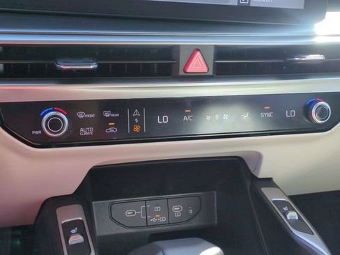 Certified 2025 Kia Sorento S AWD/4WD image 25