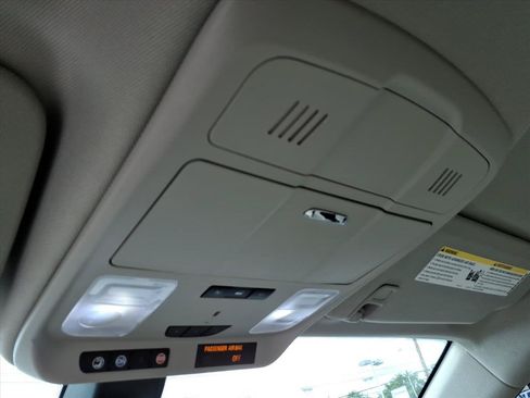 Used 2020 Buick Envision Essence FWD image 32