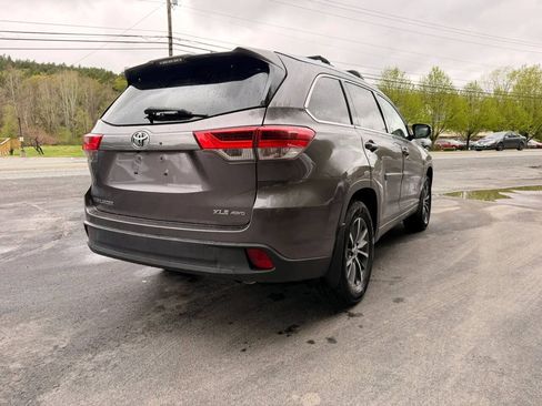 Used 2017 Toyota Highlander XLE AWD/4WD image 5