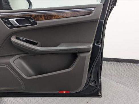Used 2018 Porsche Macan Turbo w/ Premium Package Plus image 22