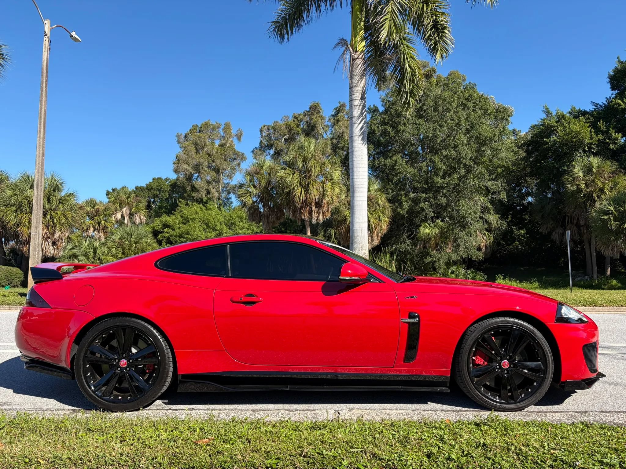 Used 2011 Jaguar XKR R RWD image 5
