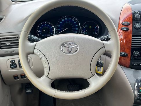 Used 2008 Toyota Sienna XLE image 21