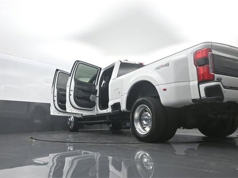 Certified 2025 Ford F450 Platinum image 37