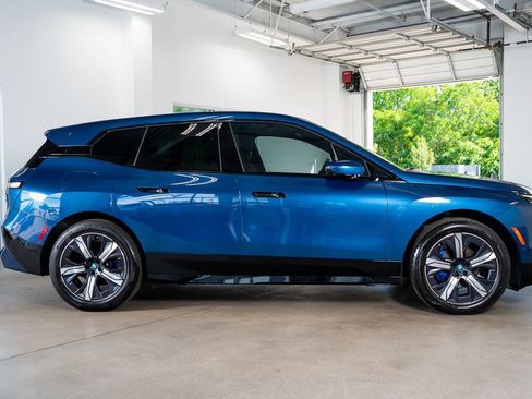 Used 2024 BMW iX xDrive50 w/ Premium Package AWD/4WD image 12