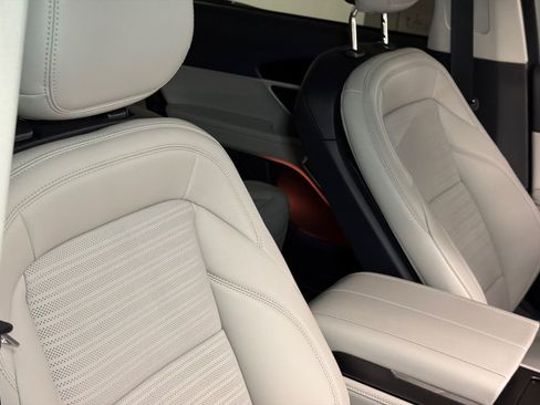 New 2026 Lincoln Nautilus Reserve w/ Jet Appearance Package AWD/4WD image 11