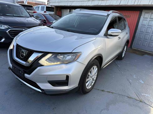 Used 2017 Nissan Rogue SV FWD image 19