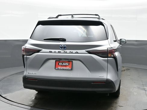 Used 2025 Toyota Sienna XLE w/ XLE Plus Package AWD/4WD image 5