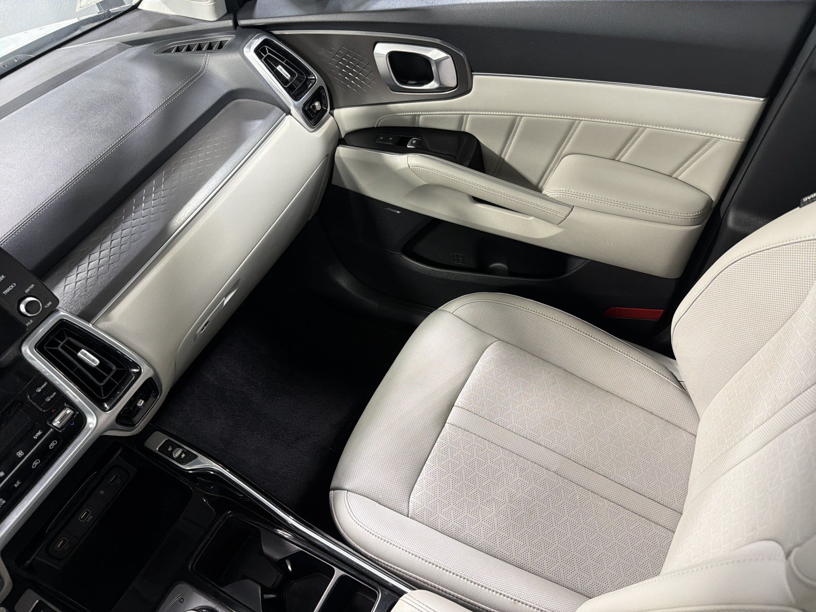 Used 2023 Kia Sorento SX Prestige w/ Panoramic Sunroof Package AWD/4WD image 11