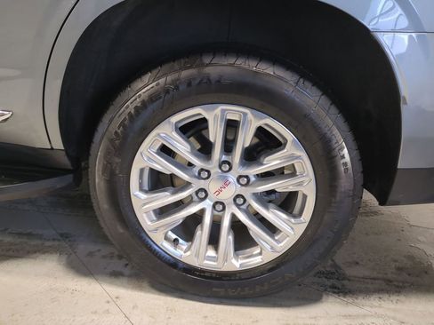 Used 2023 GMC Yukon SLT w/ SLT Luxury Package image 14